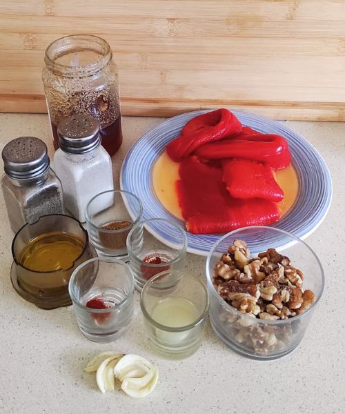 preparem ingredients per al muhammara